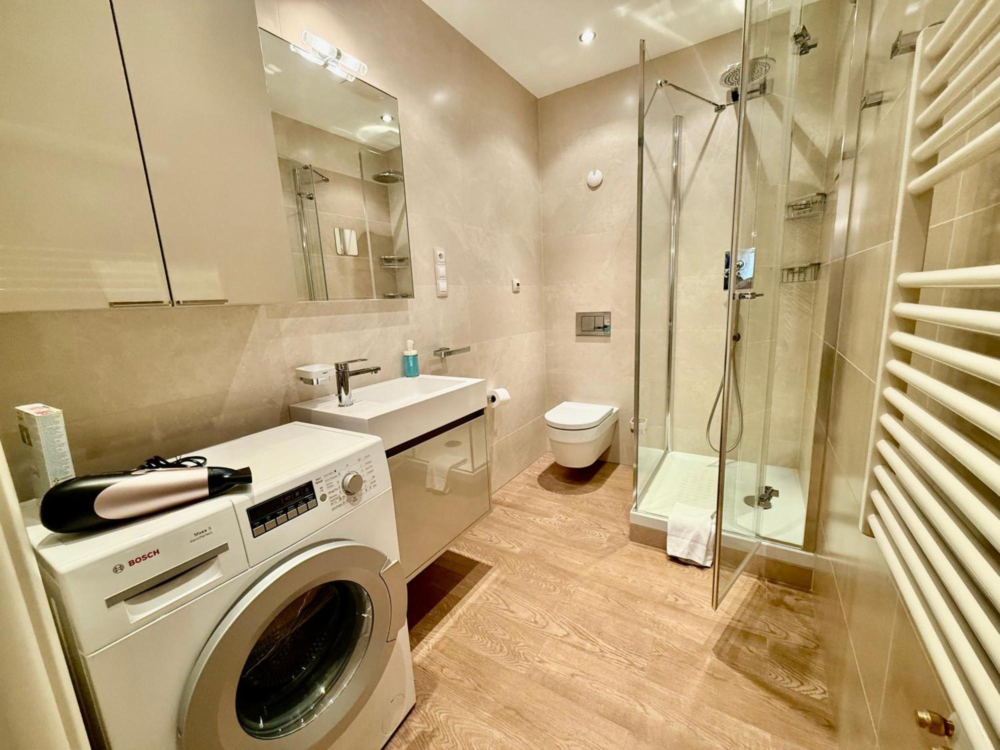 Unique Charles Bridge 2Bdr Apartment. Прага Екстериор снимка