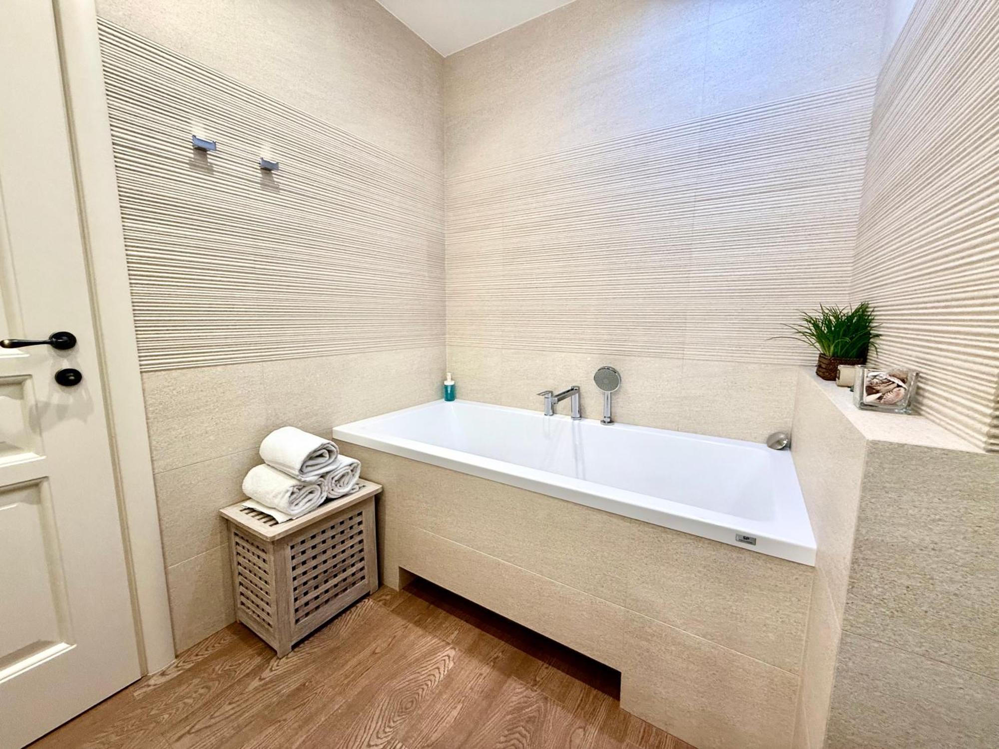 Unique Charles Bridge 2Bdr Apartment. Прага Екстериор снимка