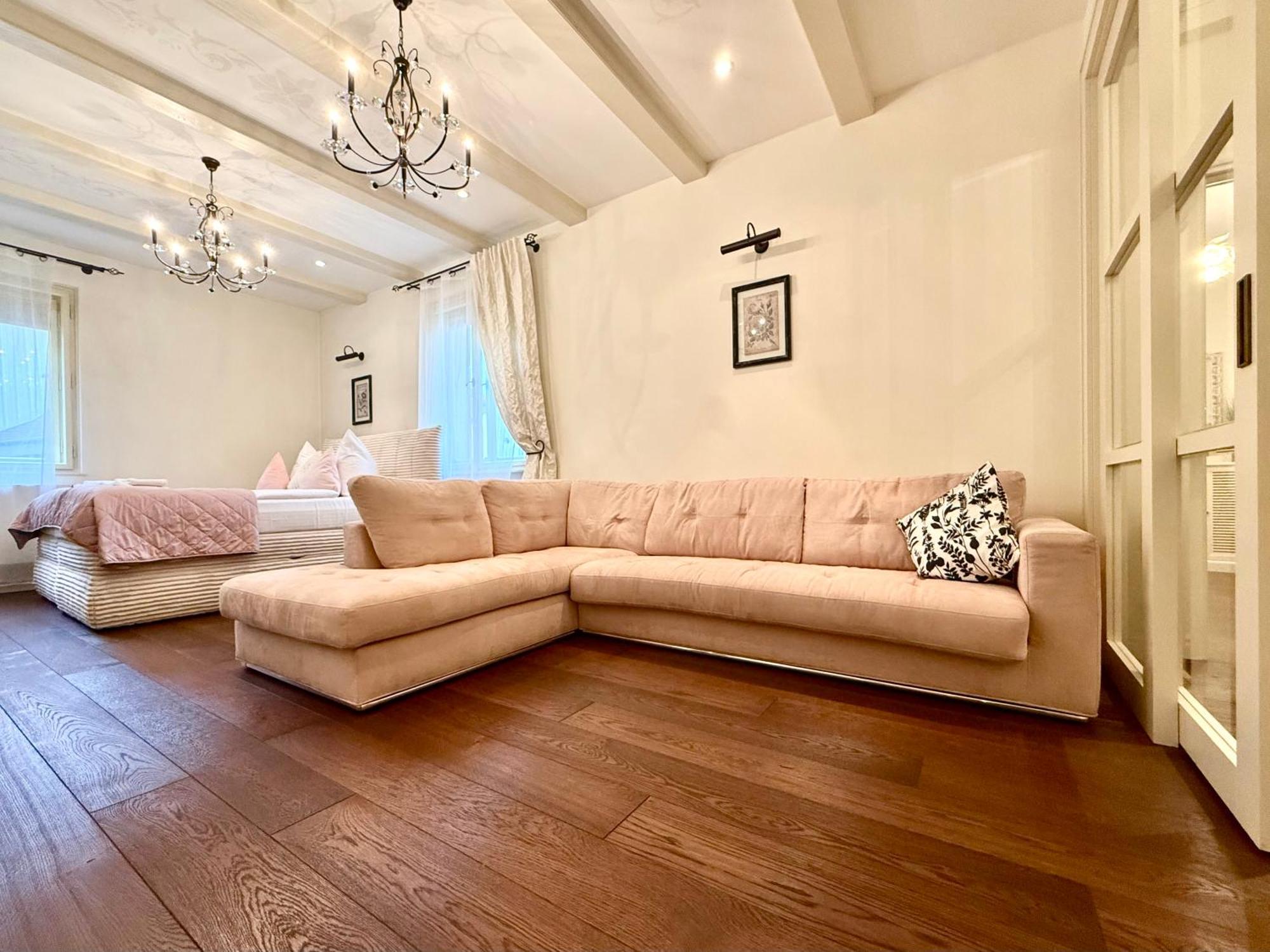 Unique Charles Bridge 2Bdr Apartment. Прага Екстериор снимка