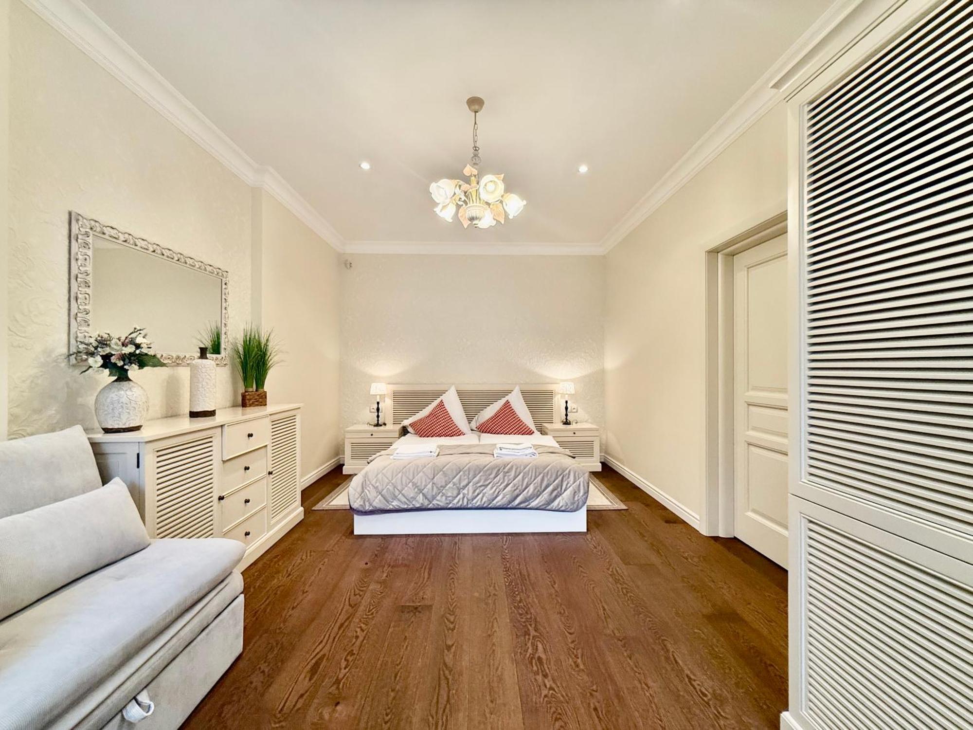 Unique Charles Bridge 2Bdr Apartment. Прага Екстериор снимка