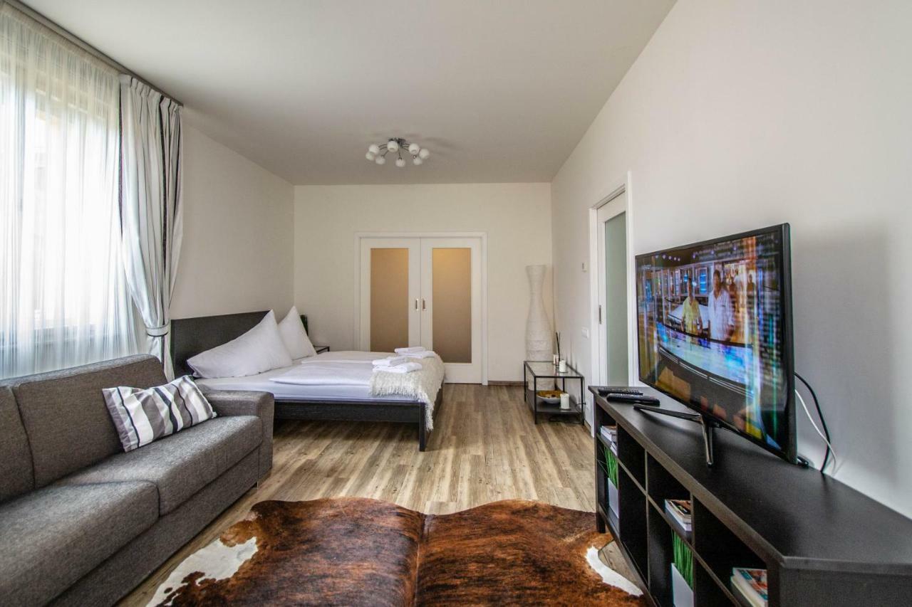 Unique Charles Bridge 2Bdr Apartment. Прага Екстериор снимка
