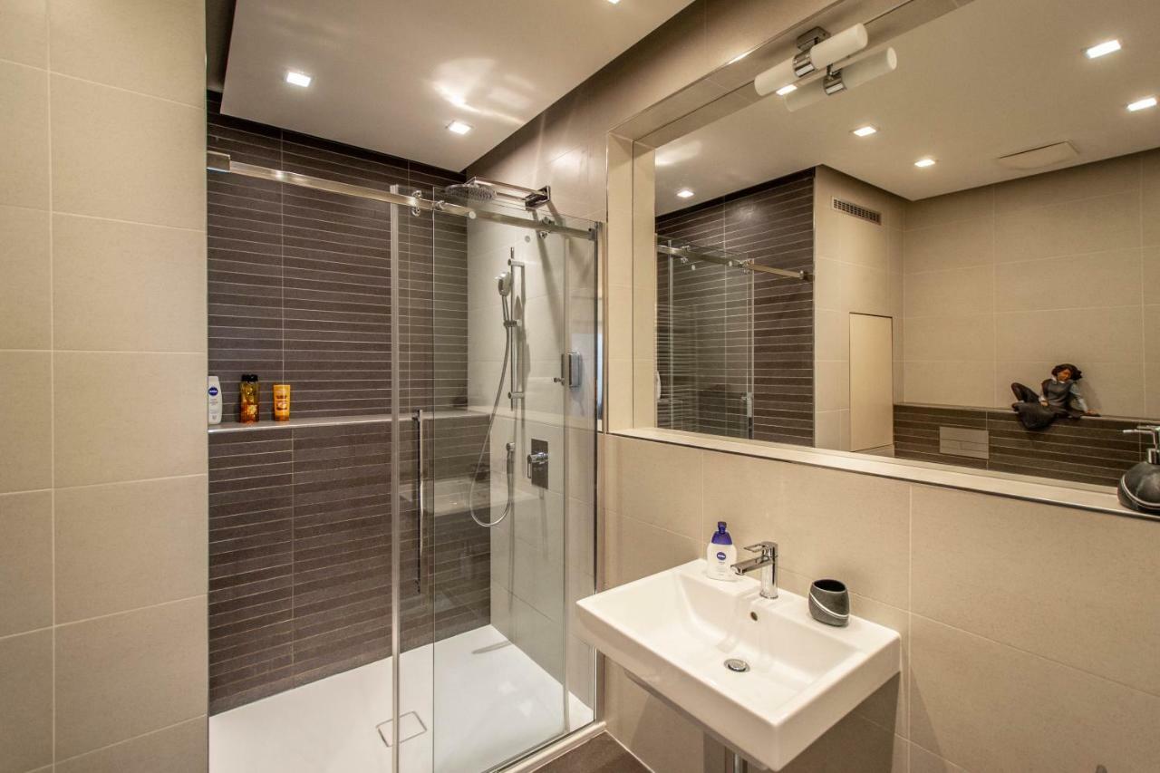 Unique Charles Bridge 2Bdr Apartment. Прага Екстериор снимка