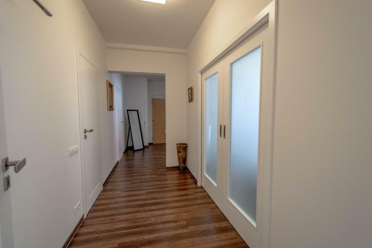 Unique Charles Bridge 2Bdr Apartment. Прага Екстериор снимка
