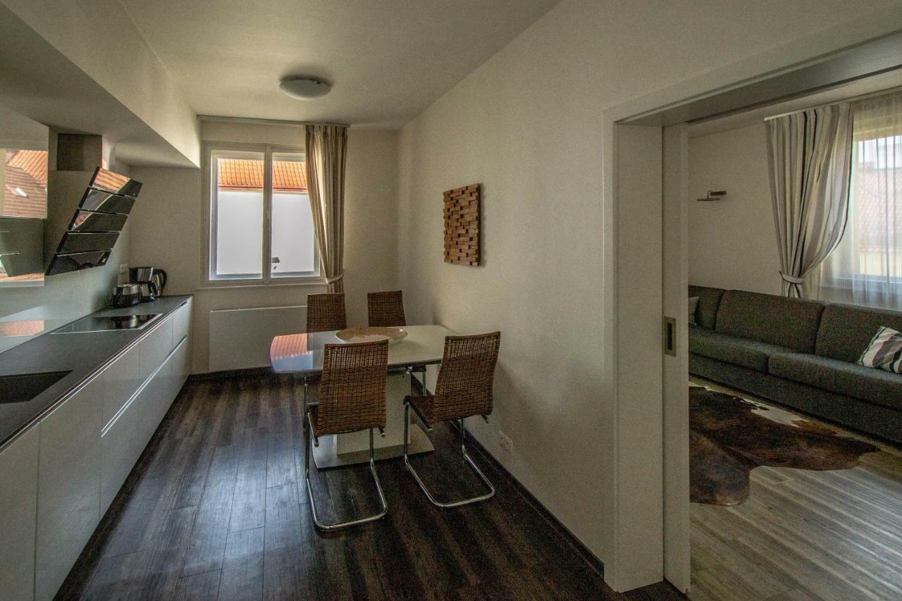 Unique Charles Bridge 2Bdr Apartment. Прага Екстериор снимка