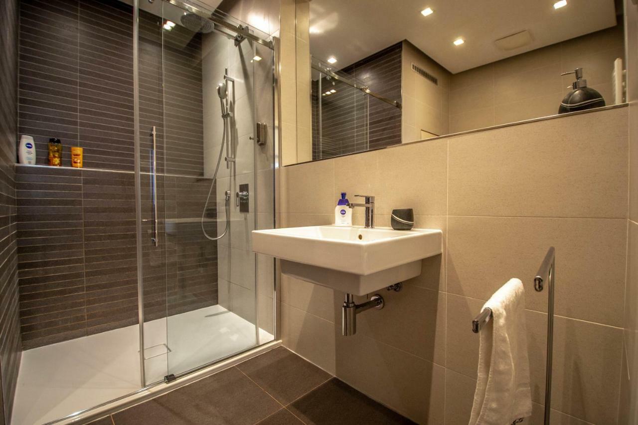 Unique Charles Bridge 2Bdr Apartment. Прага Екстериор снимка