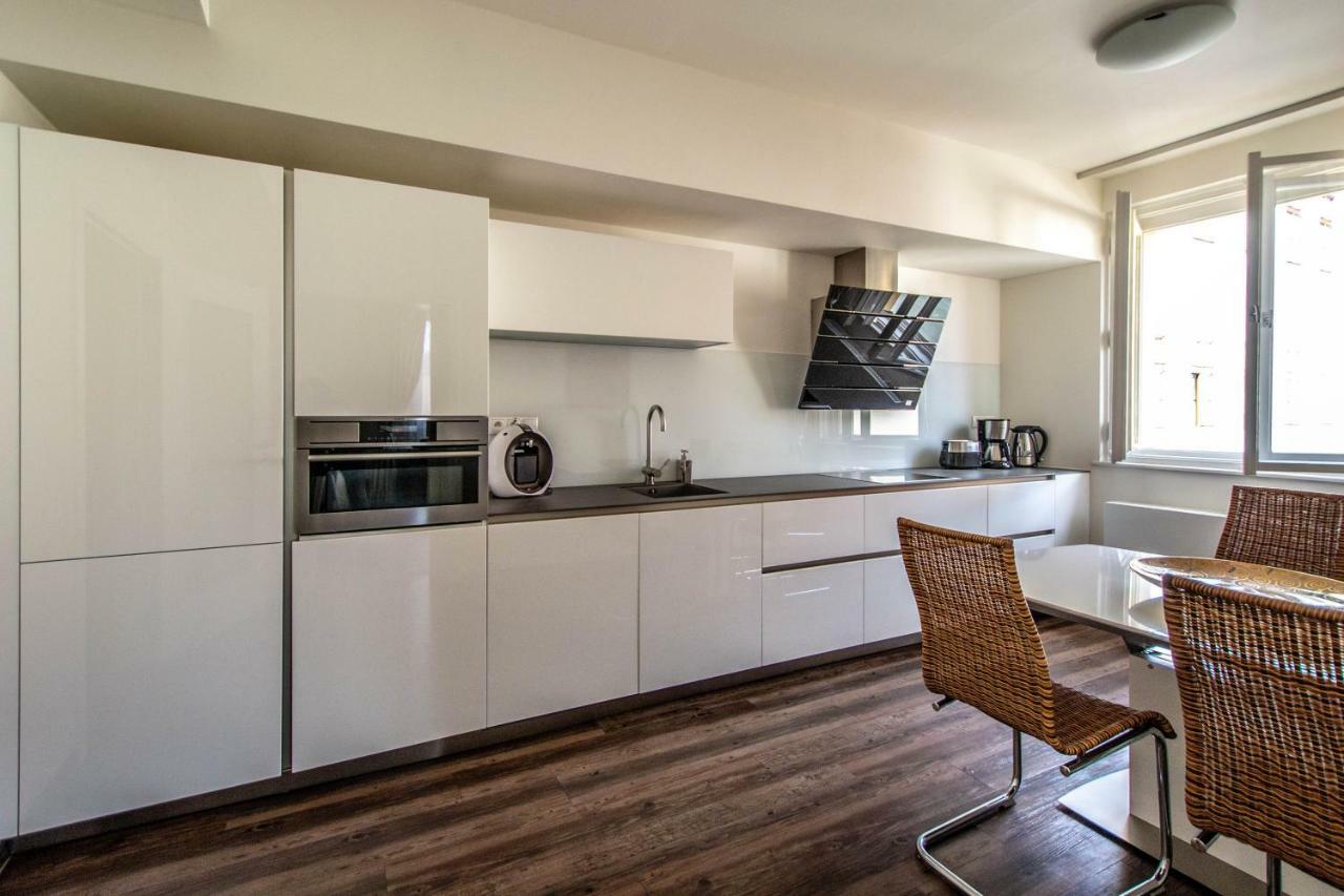 Unique Charles Bridge 2Bdr Apartment. Прага Екстериор снимка